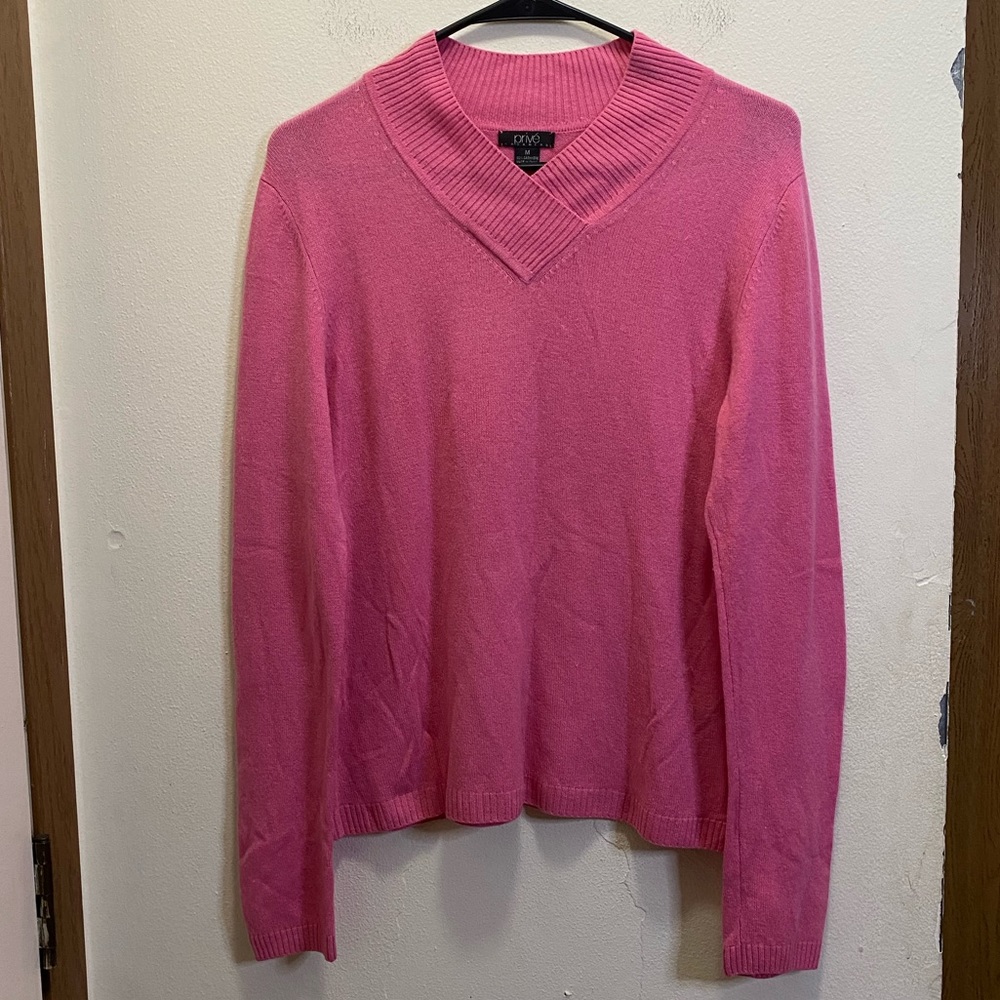 Prive Cashmere 100% cashmere v-neck sweater size M